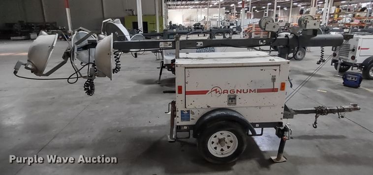 image for item MD9420 2011 Magnum MLT3060M  light plant