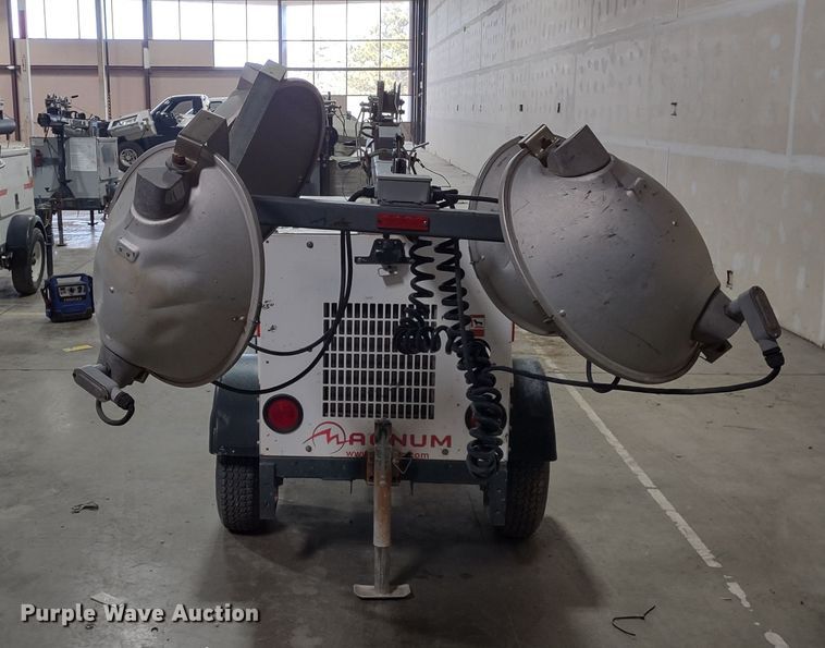 image for item MD9420 2011 Magnum MLT3060M  light plant