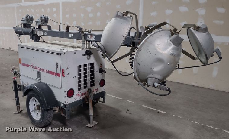 image for item MD9420 2011 Magnum MLT3060M  light plant