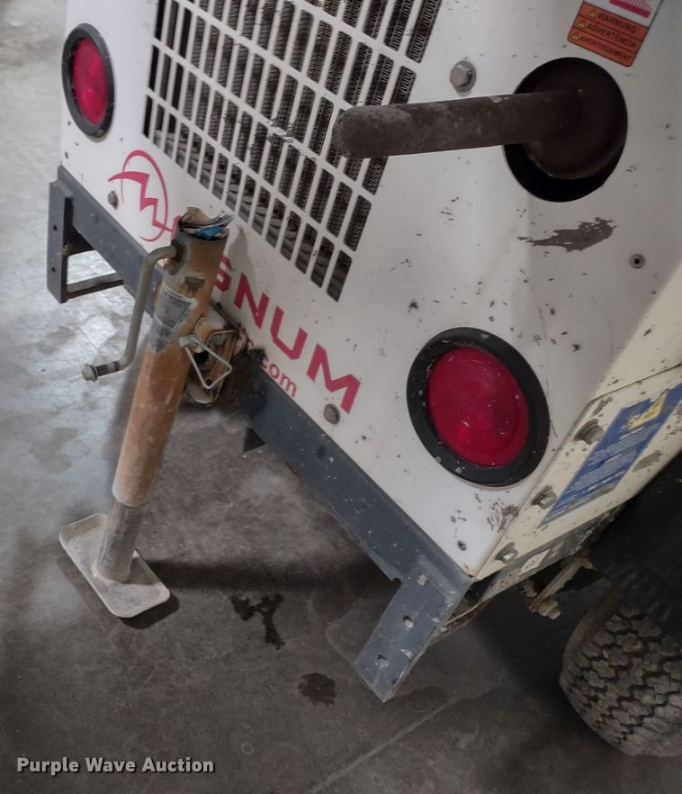 image for item MD9420 2011 Magnum MLT3060M  light plant