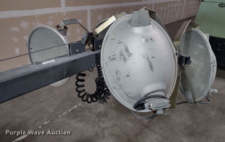 image for item MD9420 2011 Magnum MLT3060M  light plant