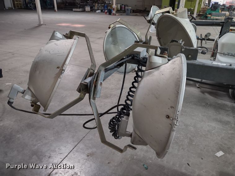 image for item MD9420 2011 Magnum MLT3060M  light plant