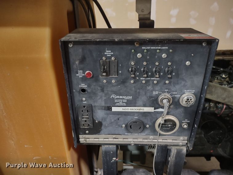 image for item MD9420 2011 Magnum MLT3060M  light plant