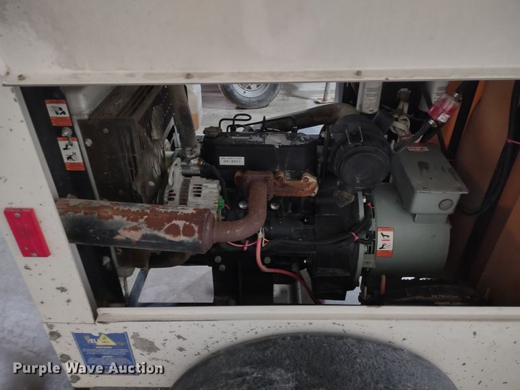 image for item MD9420 2011 Magnum MLT3060M  light plant