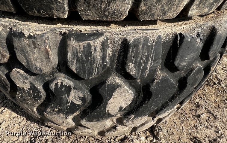 image for item MF9828 (4) 26.5R25 tires