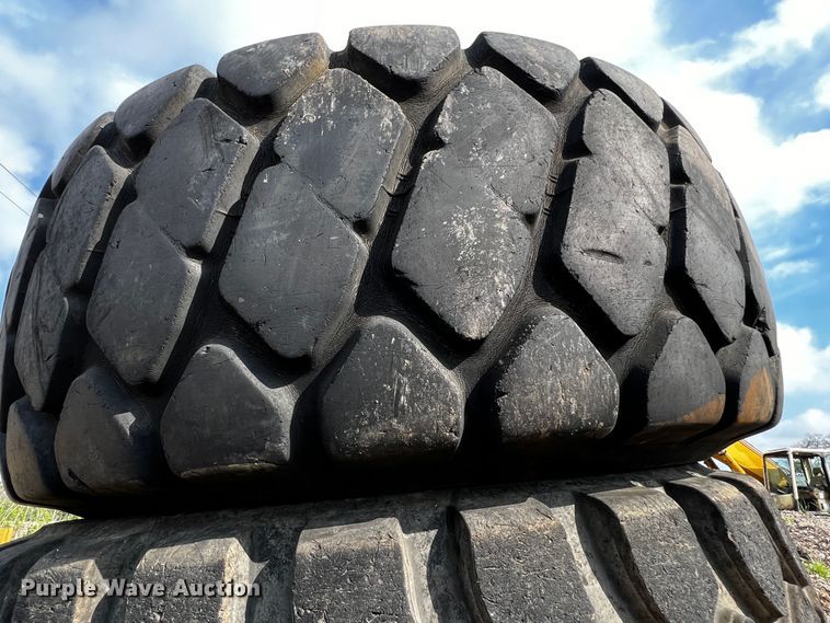 image for item MF9828 (4) 26.5R25 tires