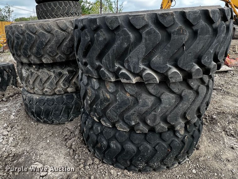 image for item MF9829 (6) 20.5R25 tires