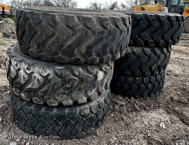 image for item MF9829 (6) 20.5R25 tires