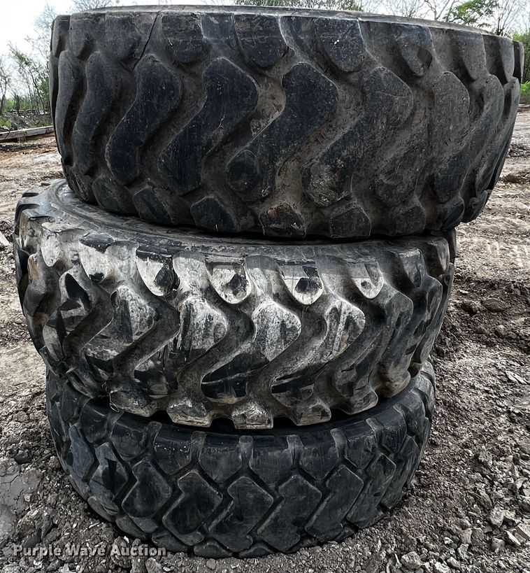 image for item MF9829 (6) 20.5R25 tires