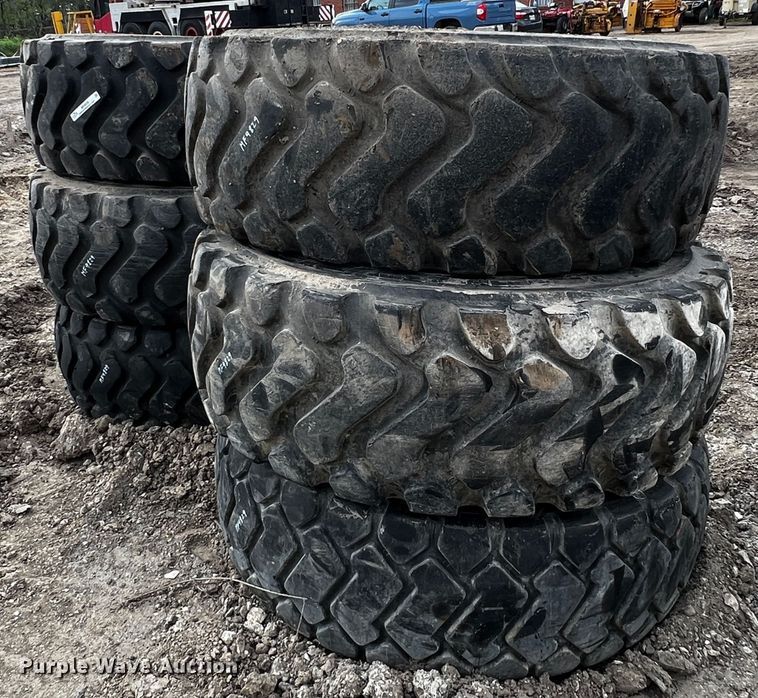 image for item MF9829 (6) 20.5R25 tires