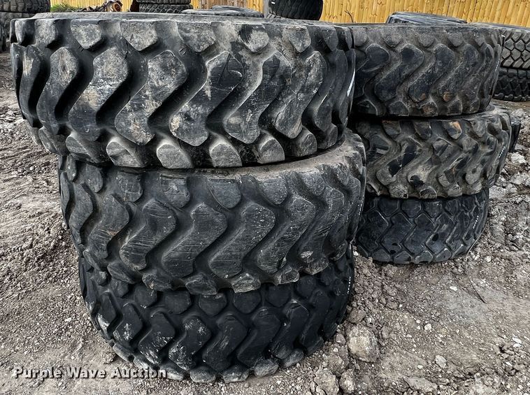 image for item MF9829 (6) 20.5R25 tires