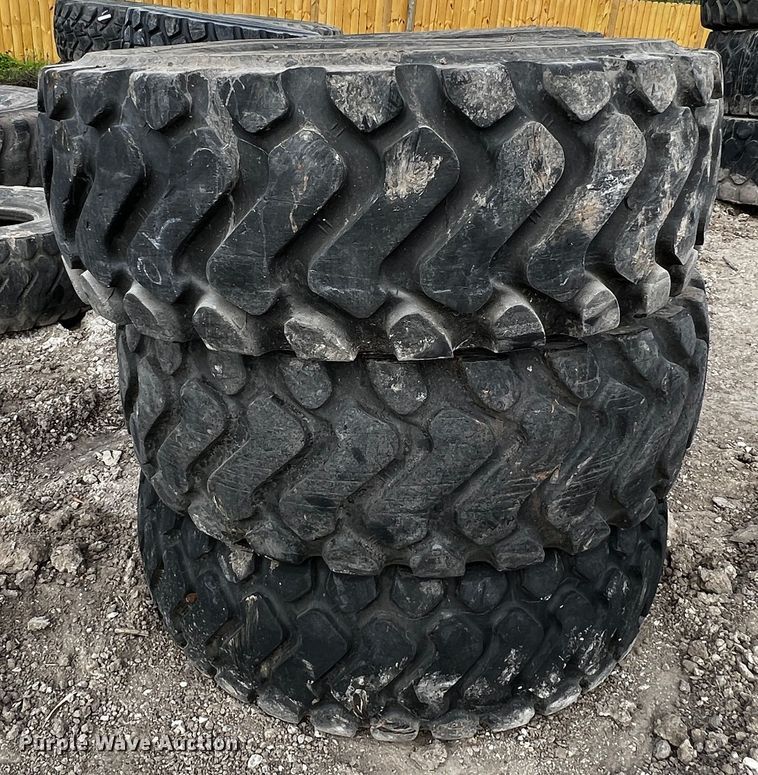 image for item MF9829 (6) 20.5R25 tires