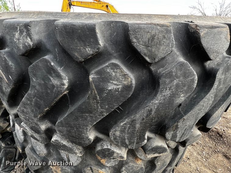 image for item MF9829 (6) 20.5R25 tires