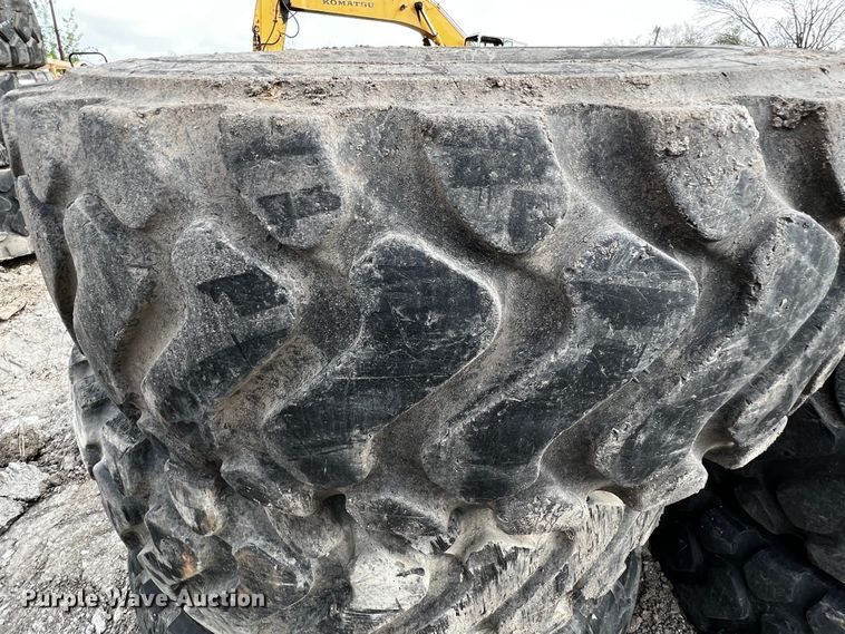 image for item MF9829 (6) 20.5R25 tires