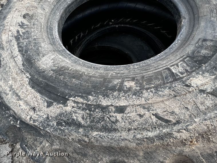 image for item MF9829 (6) 20.5R25 tires