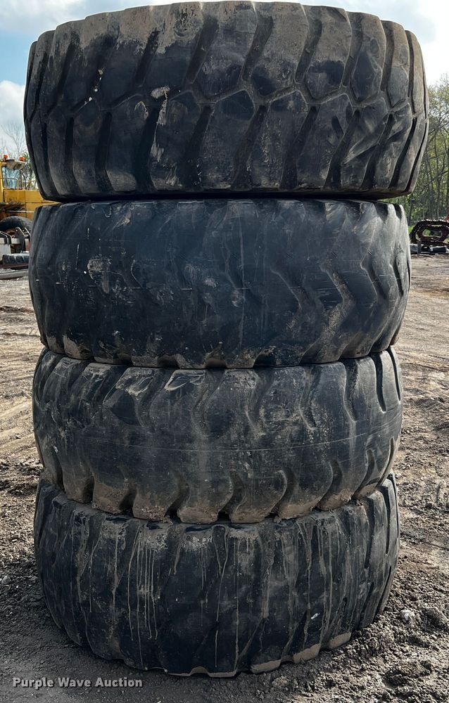 image for item MF9831 (4) 23.5R25 tires