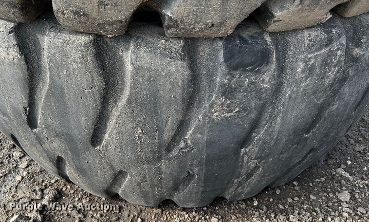 image for item MF9831 (4) 23.5R25 tires