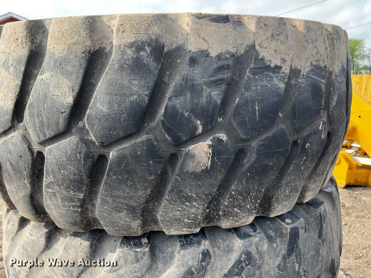 image for item MF9831 (4) 23.5R25 tires