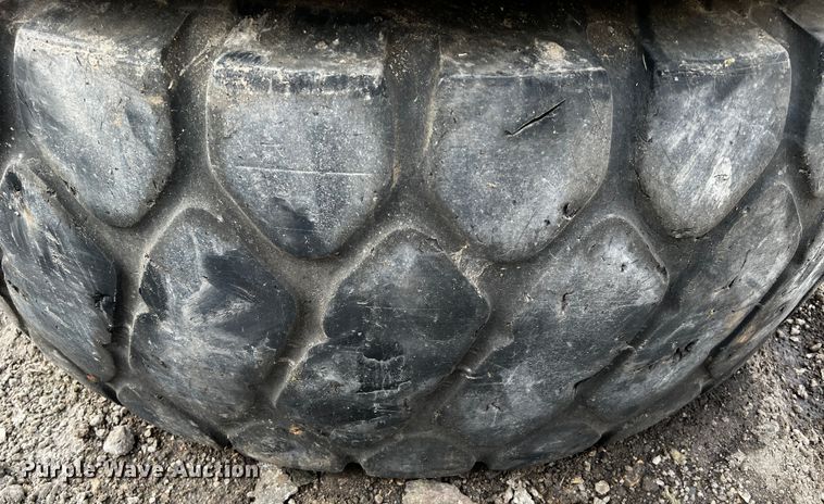 image for item MF9832 (4) 23.5R25 tires