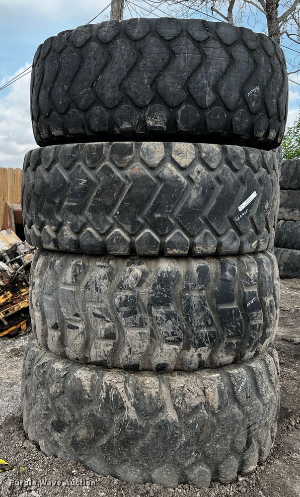 image for item MF9833 (4) 23.5R25 tires