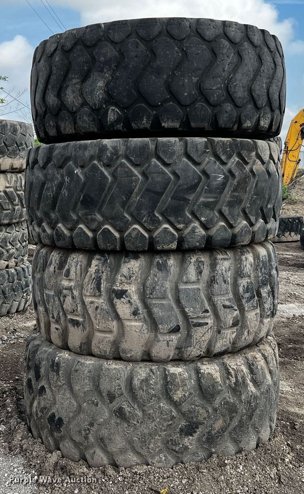 image for item MF9833 (4) 23.5R25 tires