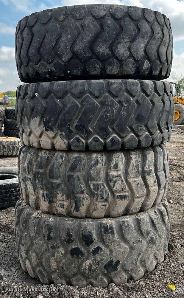 image for item MF9833 (4) 23.5R25 tires