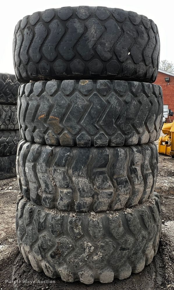 image for item MF9833 (4) 23.5R25 tires