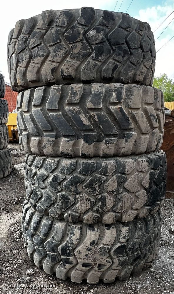 image for item MF9834 (4) 23.5R25 tires