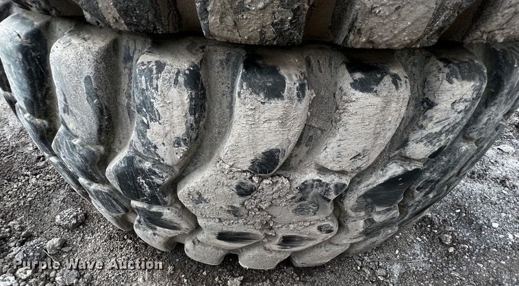 image for item MF9834 (4) 23.5R25 tires