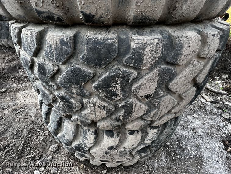 image for item MF9834 (4) 23.5R25 tires