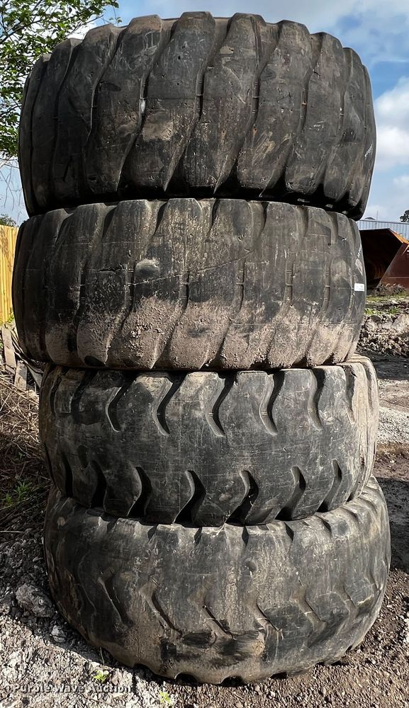 image for item MF9835 (4) 23.5R25 tires