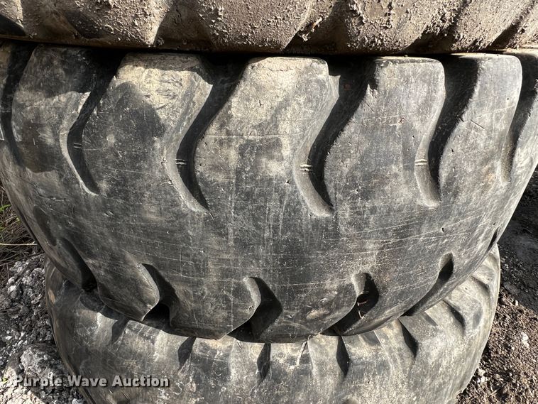 image for item MF9835 (4) 23.5R25 tires
