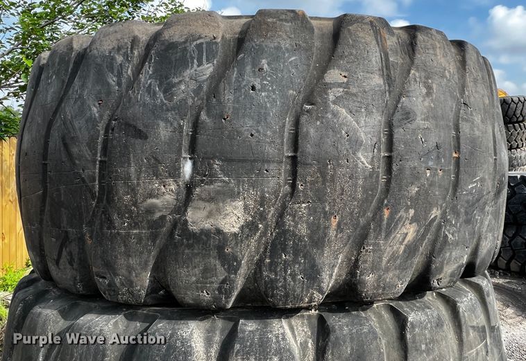 image for item MF9835 (4) 23.5R25 tires