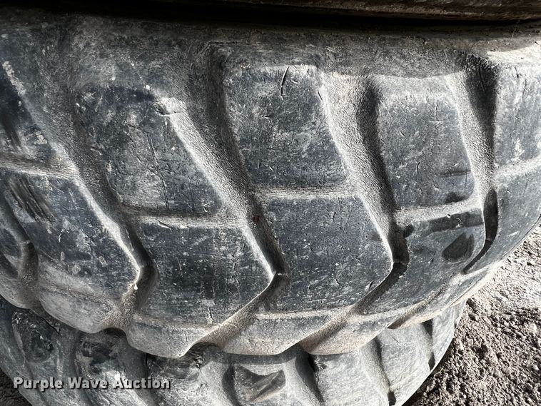 image for item MF9837 (6) 17.5R25 tires
