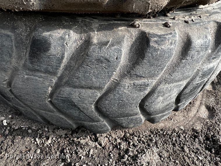 image for item MF9837 (6) 17.5R25 tires