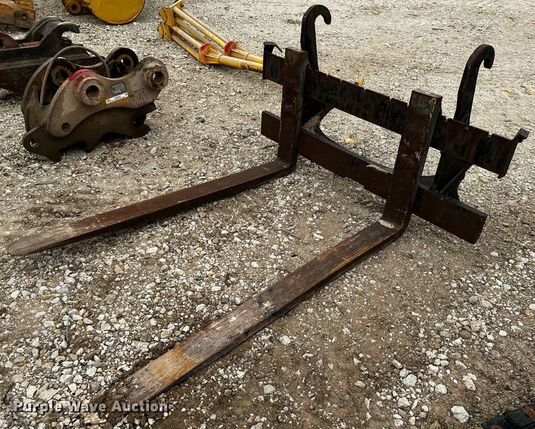 image for item MF9842 John Deere  forks