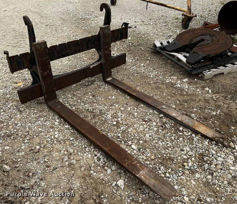 image for item MF9842 John Deere  forks