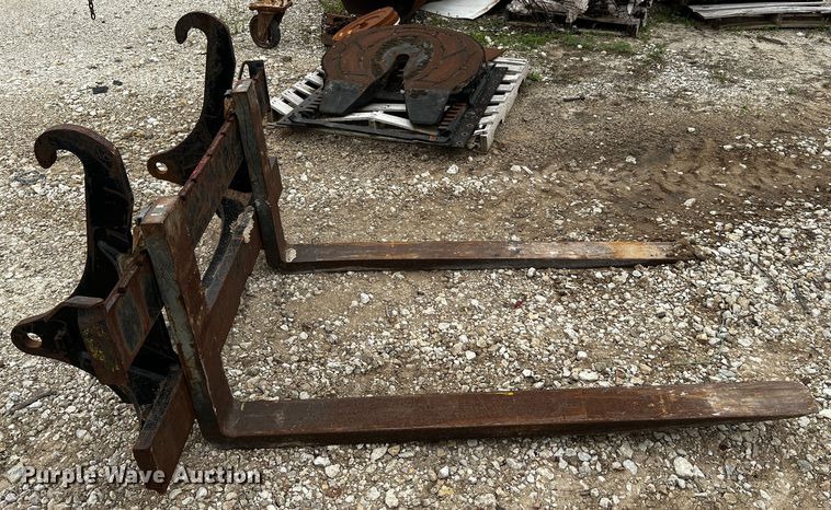 image for item MF9842 John Deere  forks