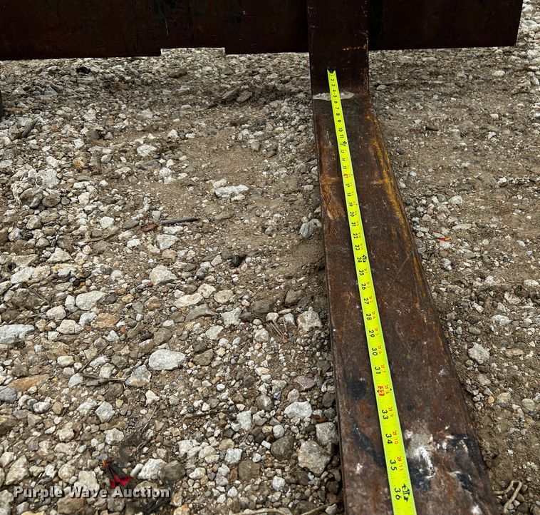 image for item MF9842 John Deere  forks