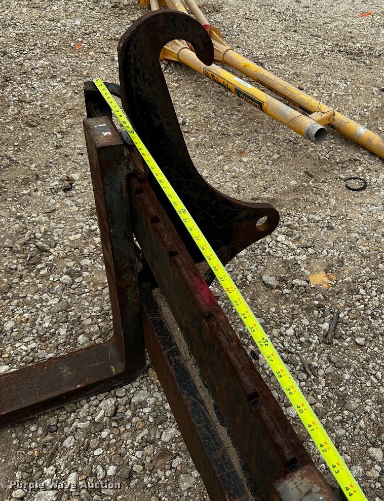 image for item MF9842 John Deere  forks