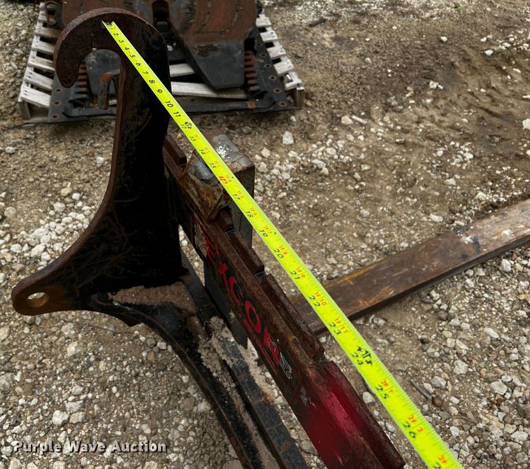 image for item MF9842 John Deere  forks