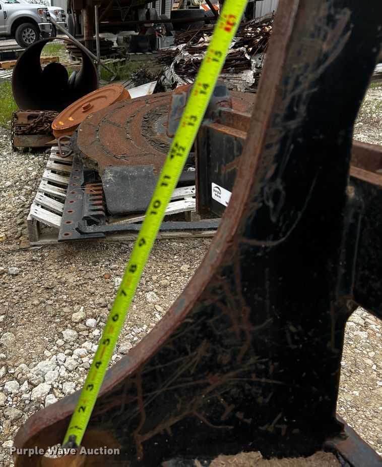 image for item MF9842 John Deere  forks