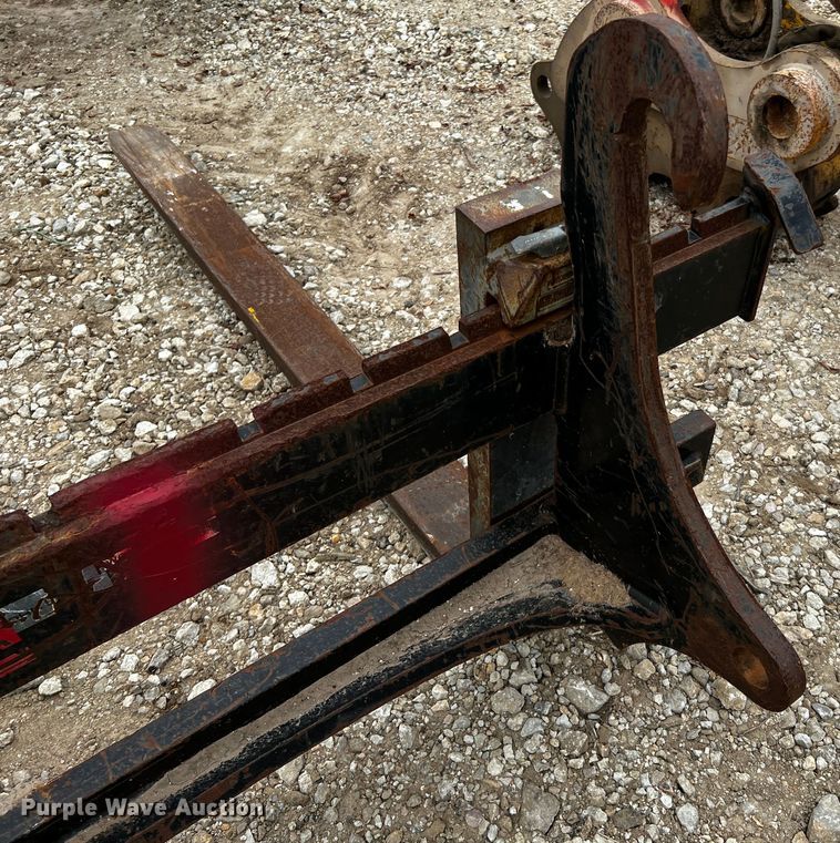 image for item MF9842 John Deere  forks