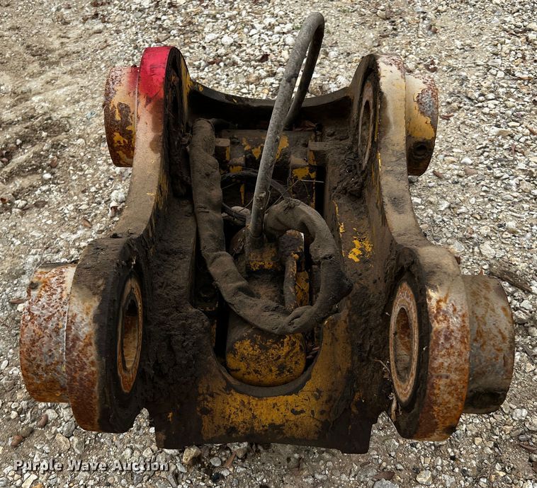 image for item MF9843 Caterpillar B Linkage  quick coupler
