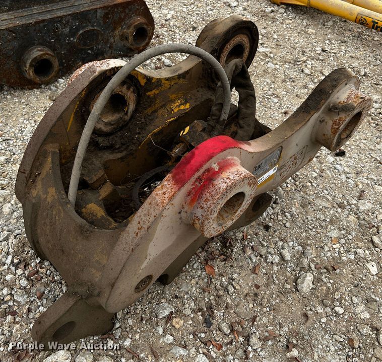 image for item MF9843 Caterpillar B Linkage  quick coupler
