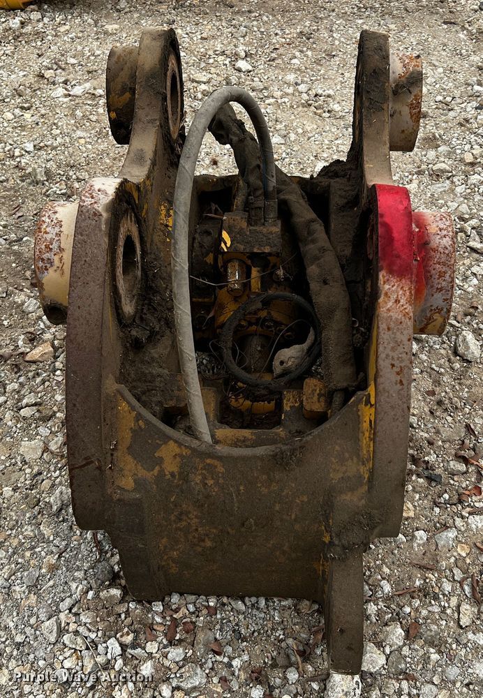 image for item MF9843 Caterpillar B Linkage  quick coupler