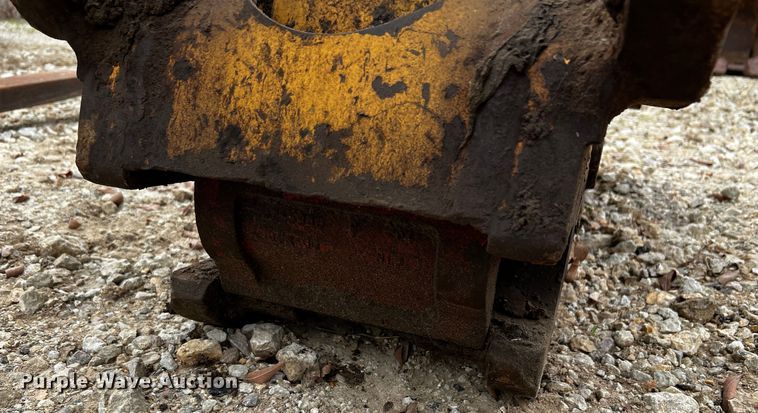 image for item MF9843 Caterpillar B Linkage  quick coupler