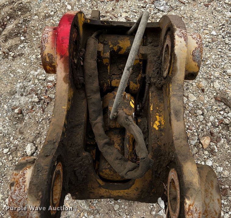 image for item MF9843 Caterpillar B Linkage  quick coupler