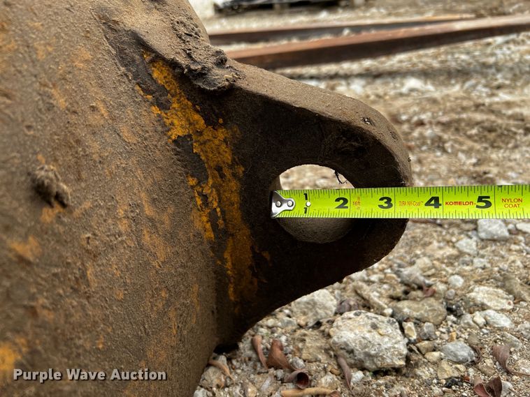 image for item MF9843 Caterpillar B Linkage  quick coupler