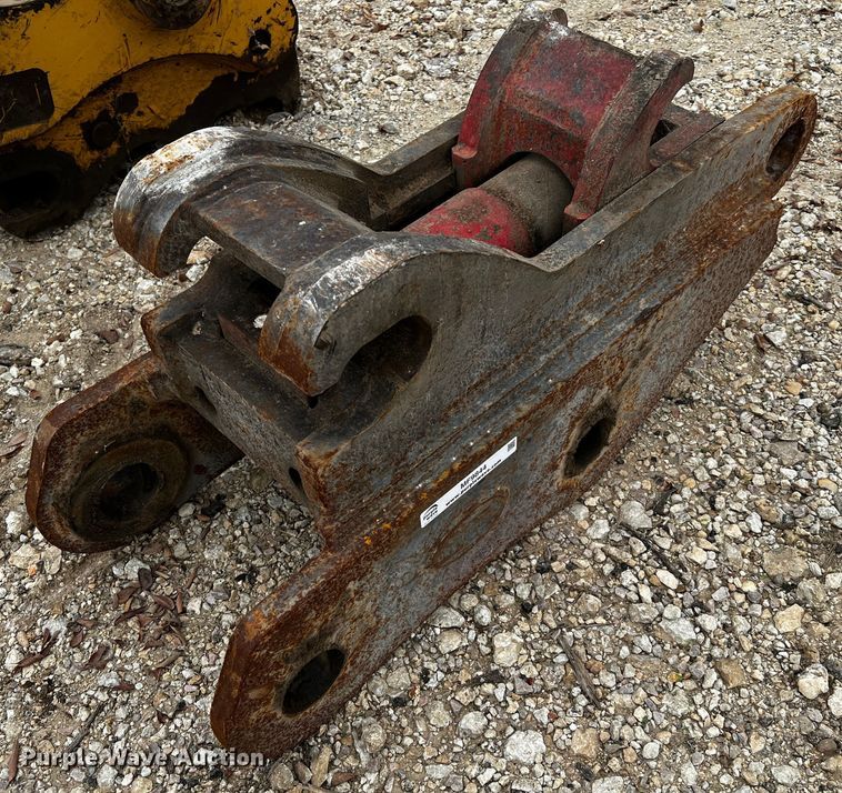 image for item MF9844 Strickland TL21AUT  quick coupler